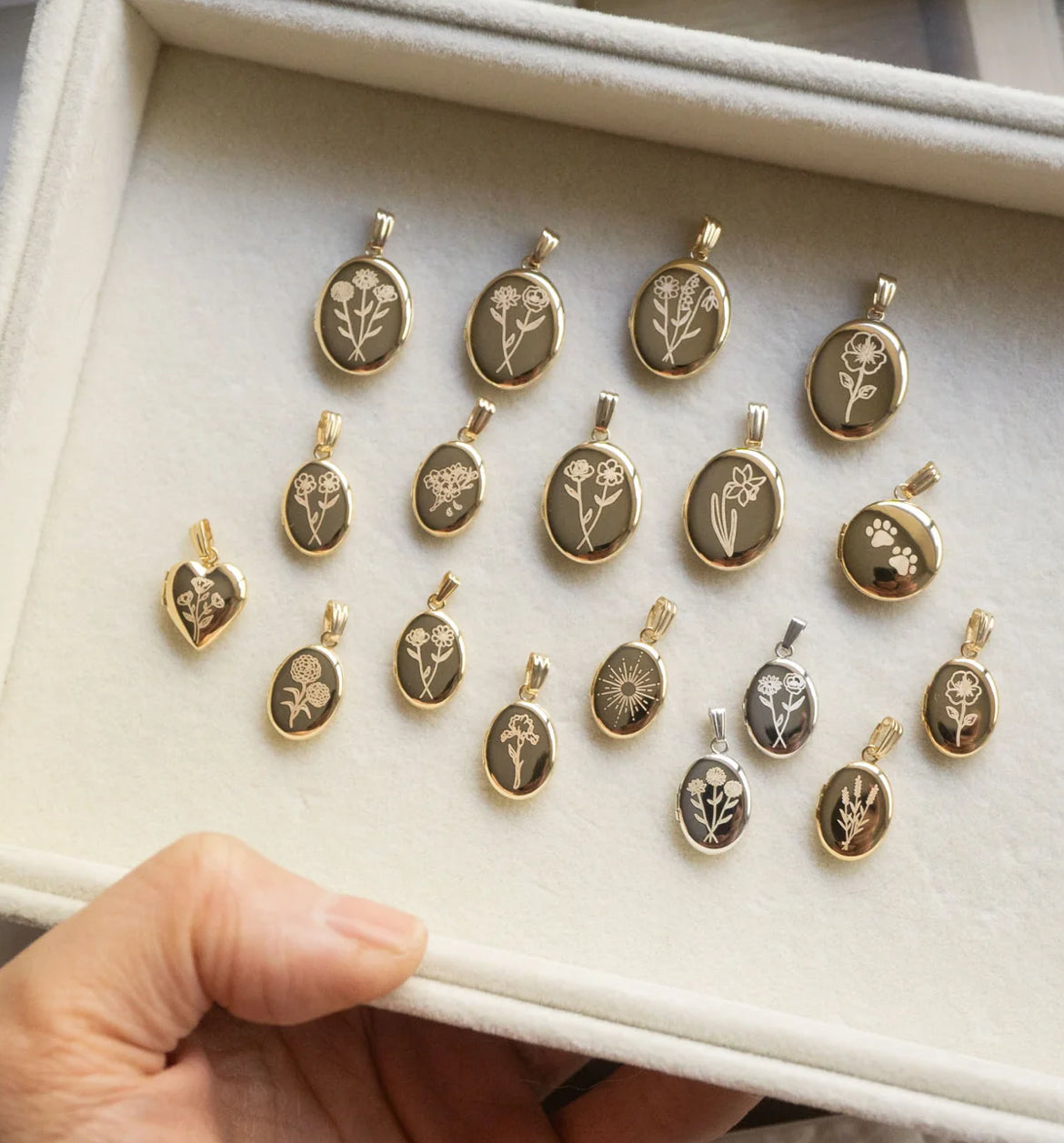 Engraved photo lockets