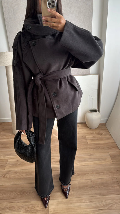 Manteau court boutonné à col montant [DARK BROWN]