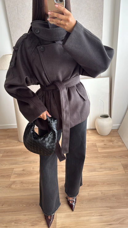Manteau court boutonné à col montant [DARK BROWN]